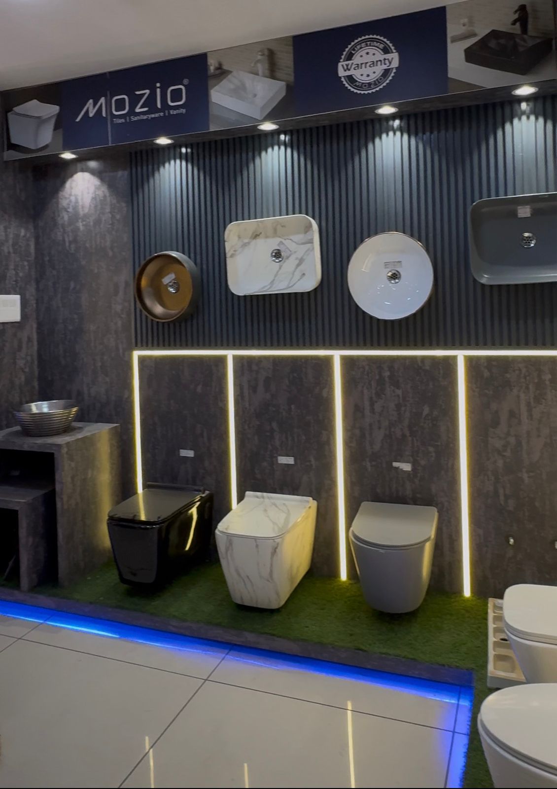 Sanitaryware and wash basin display wall